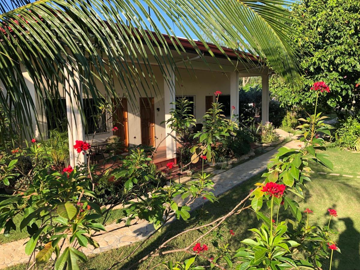Strutz Art Garden Resort Bangued Exterior foto