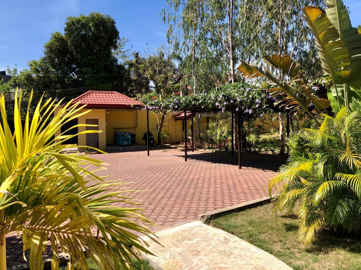 Strutz Art Garden Resort Bangued Exterior foto